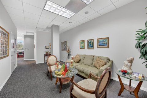 Commercial property in Miami, Florida № 1994087 - photo 7