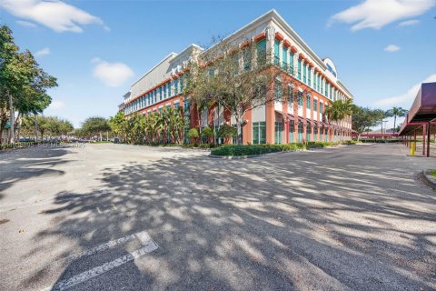 Commercial property in Miami, Florida № 1994087 - photo 22