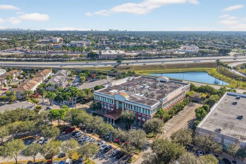 Commercial property in Miami, Florida № 1994087 - photo 24