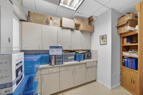 Commercial property in Miami, Florida № 1994087 - photo 18