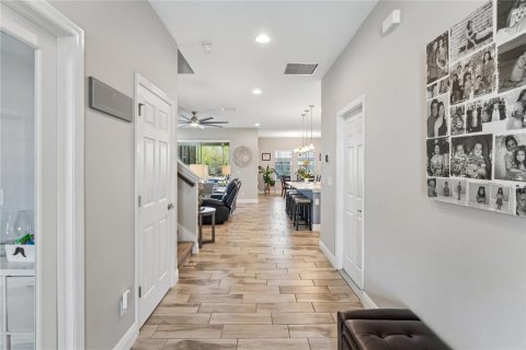 House in Land O' Lakes, Florida 5 bedrooms, 309.92 sq.m. № 2095407 - photo 8