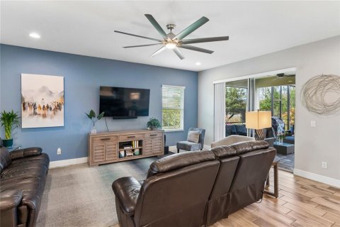 House in Land O' Lakes, Florida 5 bedrooms, 309.92 sq.m. № 2095407 - photo 11