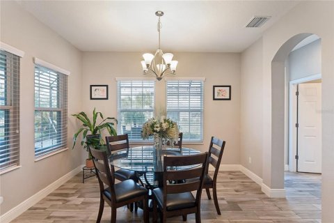 House in Land O' Lakes, Florida 5 bedrooms, 309.92 sq.m. № 2095407 - photo 17