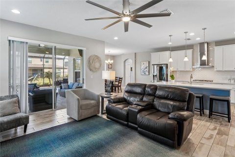House in Land O' Lakes, Florida 5 bedrooms, 309.92 sq.m. № 2095407 - photo 12