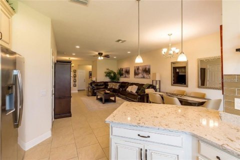 Townhouse in Wesley Chapel, Florida 3 bedrooms, 172.15 sq.m. № 1912961 - photo 11