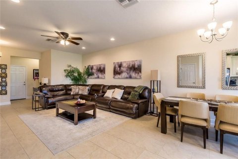 Townhouse in Wesley Chapel, Florida 3 bedrooms, 172.15 sq.m. № 1912961 - photo 7