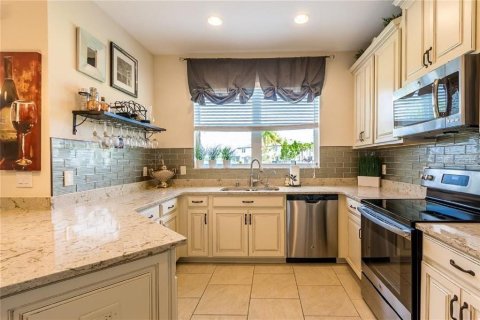 Townhouse in Wesley Chapel, Florida 3 bedrooms, 172.15 sq.m. № 1912961 - photo 9