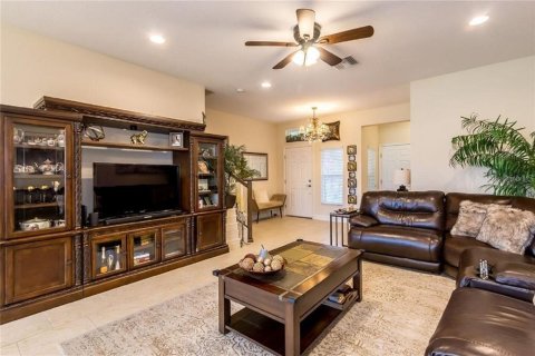 Townhouse in Wesley Chapel, Florida 3 bedrooms, 172.15 sq.m. № 1912961 - photo 8