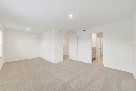Townhouse in Oviedo, Florida 4 bedrooms, 170.57 sq.m. № 1521525 - photo 13