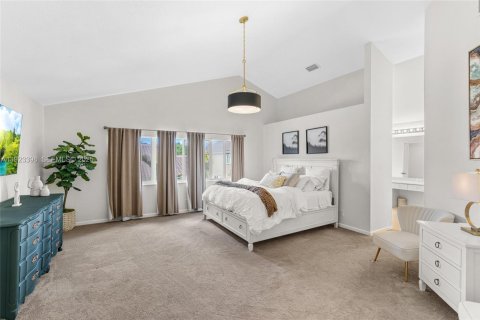 House in Pembroke Pines, Florida 5 bedrooms, 298.68 sq.m. № 1988210 - photo 28