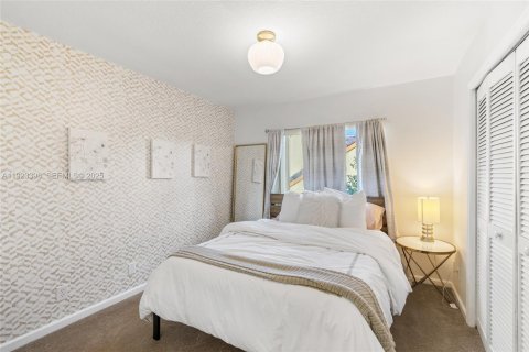 House in Pembroke Pines, Florida 5 bedrooms, 298.68 sq.m. № 1988210 - photo 30