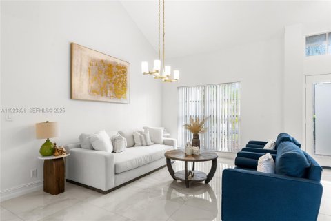 House in Pembroke Pines, Florida 5 bedrooms, 298.68 sq.m. № 1988210 - photo 9