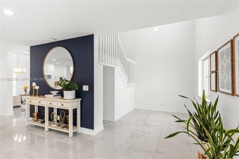 House in Pembroke Pines, Florida 5 bedrooms, 298.68 sq.m. № 1988210 - photo 23