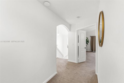 House in Pembroke Pines, Florida 5 bedrooms, 298.68 sq.m. № 1988210 - photo 27