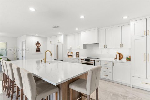 House in Pembroke Pines, Florida 5 bedrooms, 298.68 sq.m. № 1988210 - photo 21