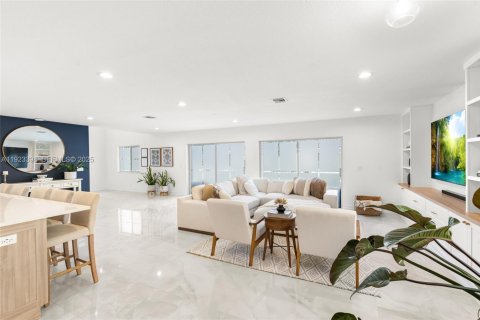 House in Pembroke Pines, Florida 5 bedrooms, 298.68 sq.m. № 1988210 - photo 18