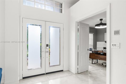 House in Pembroke Pines, Florida 5 bedrooms, 298.68 sq.m. № 1988210 - photo 6