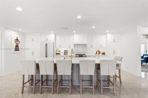 House in Pembroke Pines, Florida 5 bedrooms, 298.68 sq.m. № 1988210 - photo 20