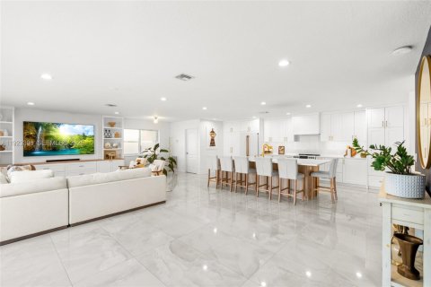 House in Pembroke Pines, Florida 5 bedrooms, 298.68 sq.m. № 1988210 - photo 15