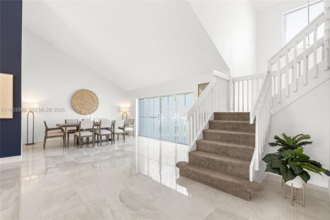 House in Pembroke Pines, Florida 5 bedrooms, 298.68 sq.m. № 1988210 - photo 12