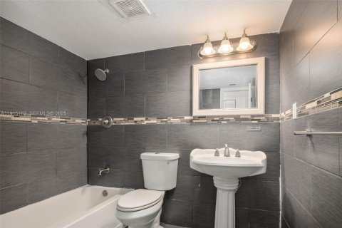 Купить кондоминиум в Майами, Флорида 2 спальни, 88.72м2, № 1982850 - фото 9