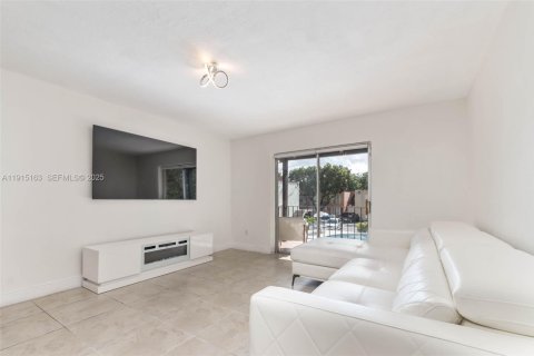 Кондоминиум с 2 спальнями в Майами, Флорида № 1982850