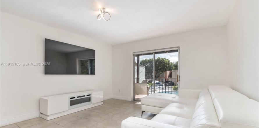 Кондоминиум с 2 спальнями в Майами, Флорида № 1982850