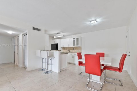 Купить кондоминиум в Майами, Флорида 2 спальни, 88.72м2, № 1982850 - фото 4