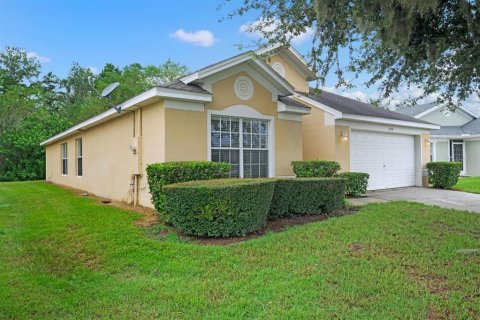 Villa ou maison à vendre à Kissimmee, Floride: 3 chambres, 167.78 m2 № 2416243 - photo 4