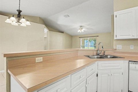 House in Auburndale, Florida 3 bedrooms, 156.54 sq.m. № 2306393 - photo 10
