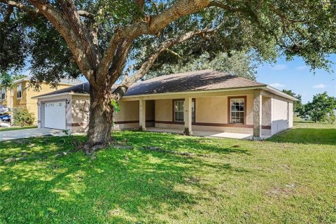 House in Auburndale, Florida 3 bedrooms, 156.54 sq.m. № 2306393 - photo 3