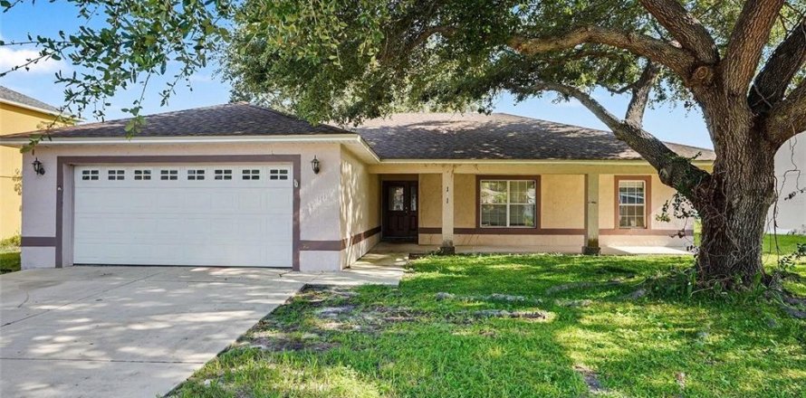 House in Auburndale, Florida 3 bedrooms, 156.54 sq.m. № 2306393