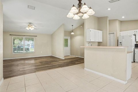 House in Auburndale, Florida 3 bedrooms, 156.54 sq.m. № 2306393 - photo 8