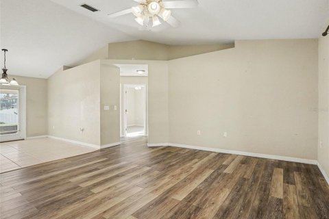 House in Auburndale, Florida 3 bedrooms, 156.54 sq.m. № 2306393 - photo 6