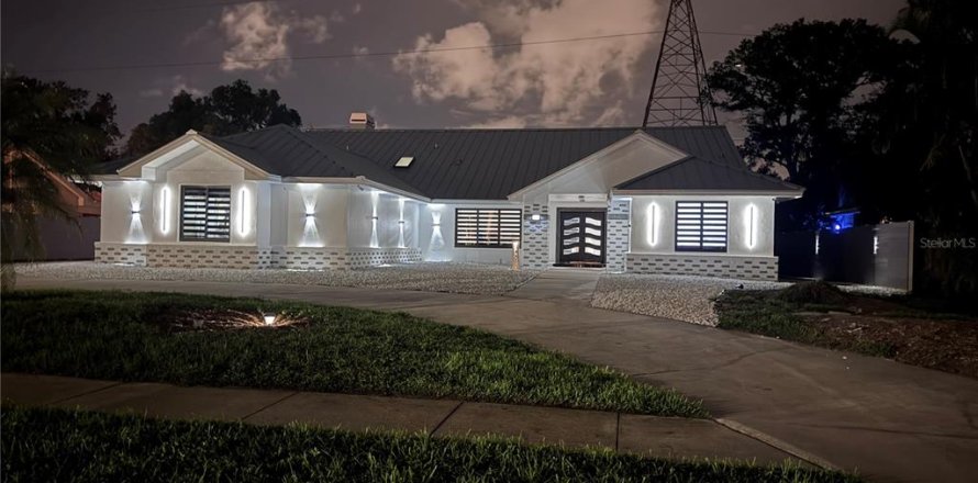 Casa en Clearwater, Florida 5 dormitorios, 306.86 m2 № 1822539