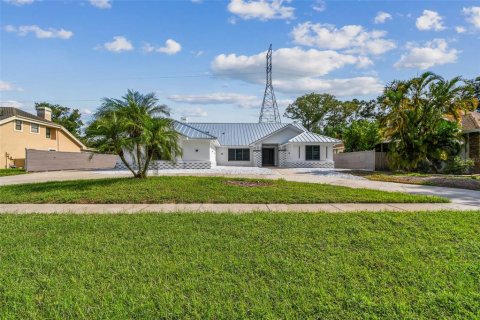 Casa en venta en Clearwater, Florida, 5 dormitorios, 306.86 m2 № 1822539 - foto 4