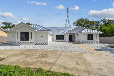 Casa en venta en Clearwater, Florida, 5 dormitorios, 306.86 m2 № 1822539 - foto 3
