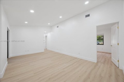 Villa ou maison à vendre à Coral Springs, Floride: 5 chambres, 194.91 m2 № 2008579 - photo 13