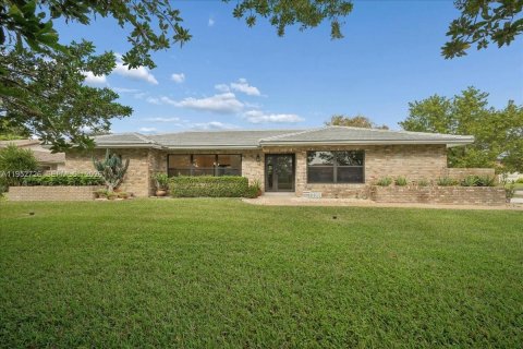 Villa ou maison à Coral Springs, Floride 5 chambres, 194.91 m2 № 2008579