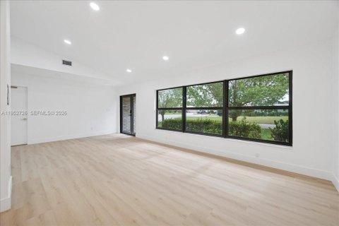 Villa ou maison à vendre à Coral Springs, Floride: 5 chambres, 194.91 m2 № 2008579 - photo 3