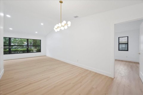 Villa ou maison à vendre à Coral Springs, Floride: 5 chambres, 194.91 m2 № 2008579 - photo 5