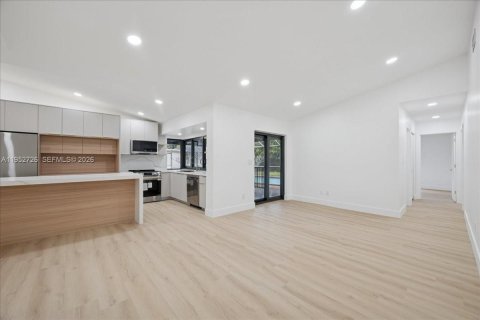 Villa ou maison à vendre à Coral Springs, Floride: 5 chambres, 194.91 m2 № 2008579 - photo 11