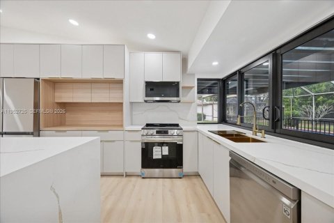 Villa ou maison à vendre à Coral Springs, Floride: 5 chambres, 194.91 m2 № 2008579 - photo 9