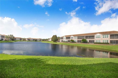 Condo in Davenport, Florida, 2 bedrooms  № 2396866 - photo 2