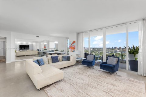 Copropriété à vendre à Aventura, Floride: 3 chambres, 246.84 m2 № 1938245 - photo 12