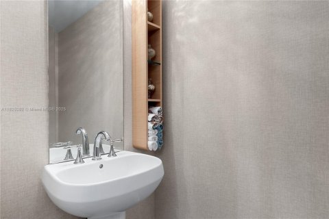 Condo in Aventura, Florida, 3 bedrooms  № 1938245 - photo 17