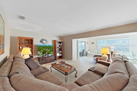 House in Palm Harbor, Florida 2 bedrooms, 119.66 sq.m. № 2200383 - photo 14