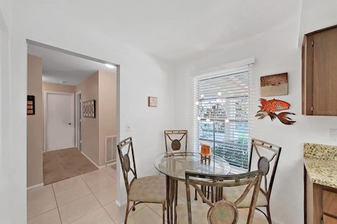 House in Palm Harbor, Florida 2 bedrooms, 119.66 sq.m. № 2200383 - photo 8
