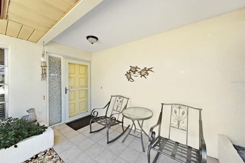 House in Palm Harbor, Florida 2 bedrooms, 119.66 sq.m. № 2200383 - photo 4