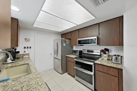 House in Palm Harbor, Florida 2 bedrooms, 119.66 sq.m. № 2200383 - photo 11